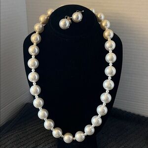 Vintage 1940’s Classic White Pearl Necklace & Clip-on Pearl Earring Set